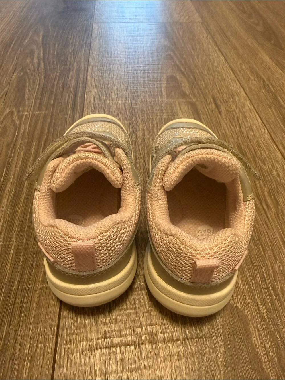 StrideRite Girls grey/silver Pink sneaker size 5